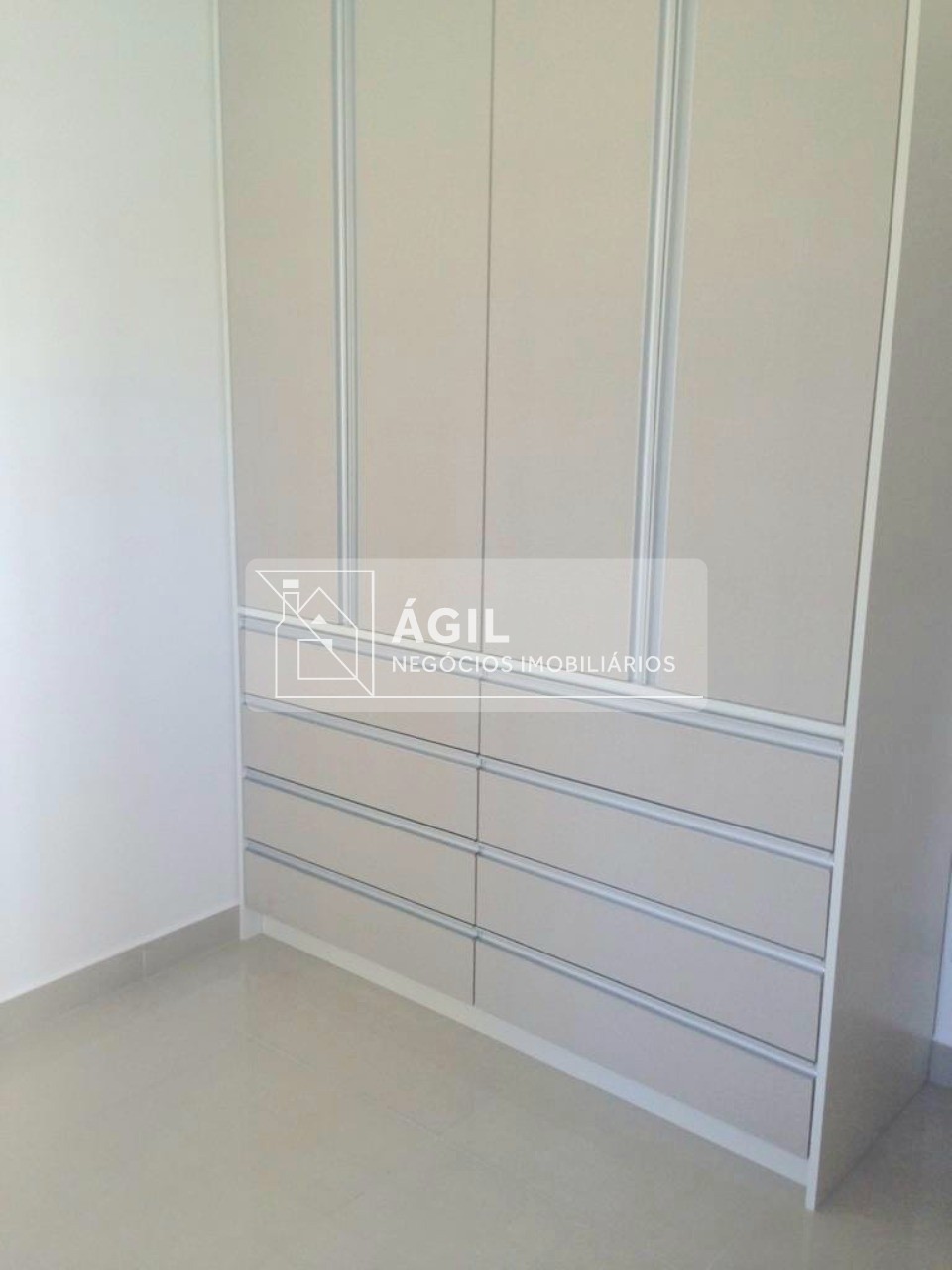 Aluga-se apartamento de 2 dormitórios no jardim aquarius