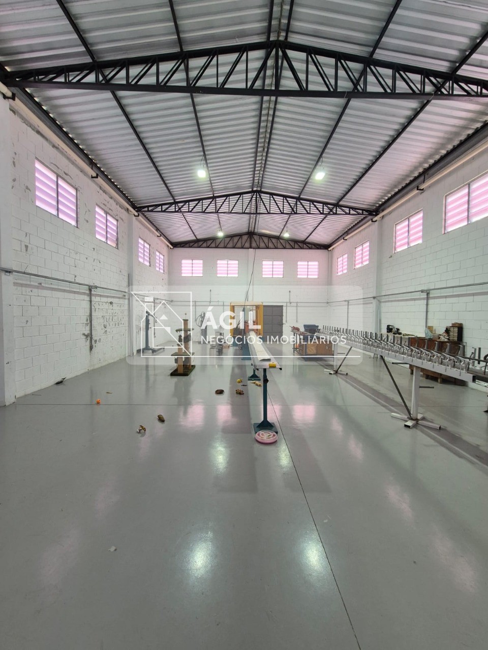 Aluga-se - galpão - comercial - 285m² - jardim aeroporto, pr