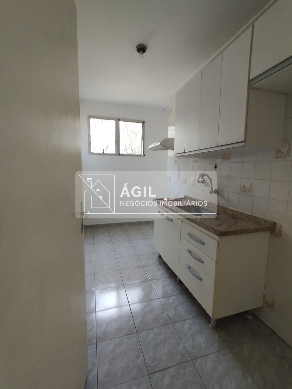 Vende-se apartamento com 02 dormitórios de 58m² no jardim ca