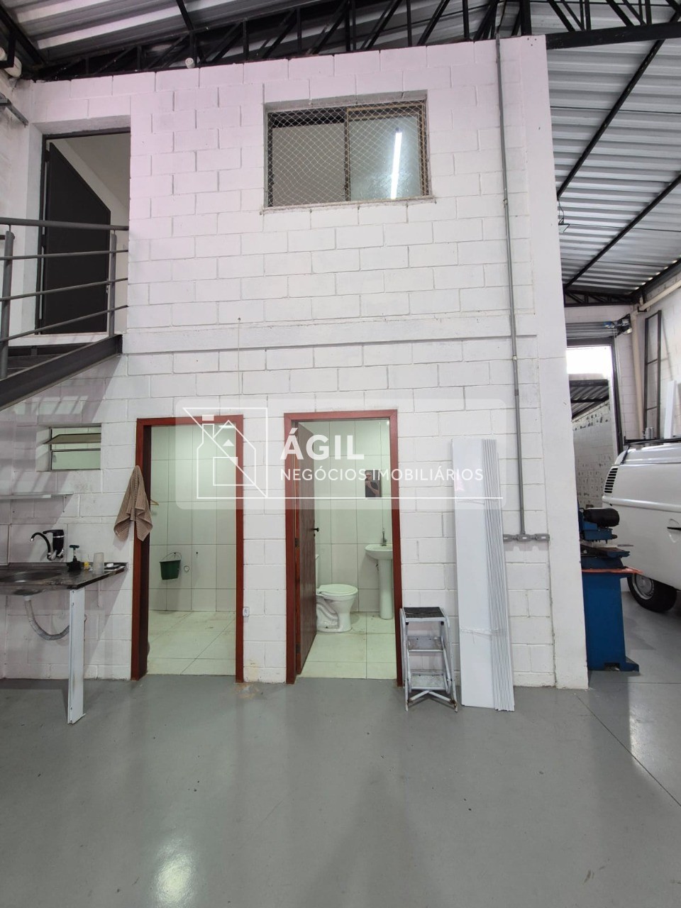 Aluga-se - galpão - comercial - 285m² - jardim aeroporto, pr