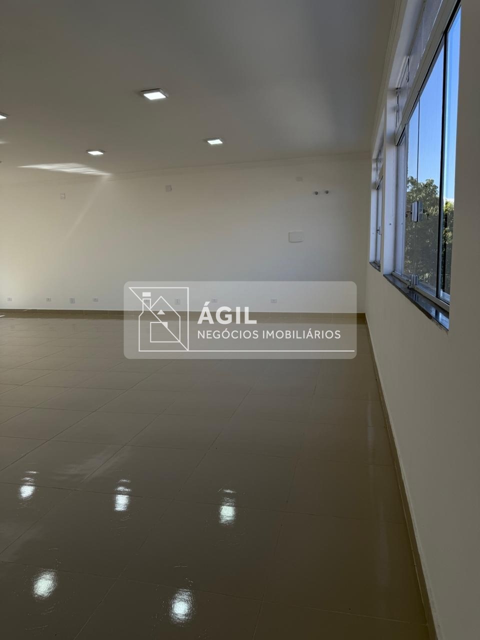 Aluga se - sala - ponto comercial - 105m² - campos de são jo