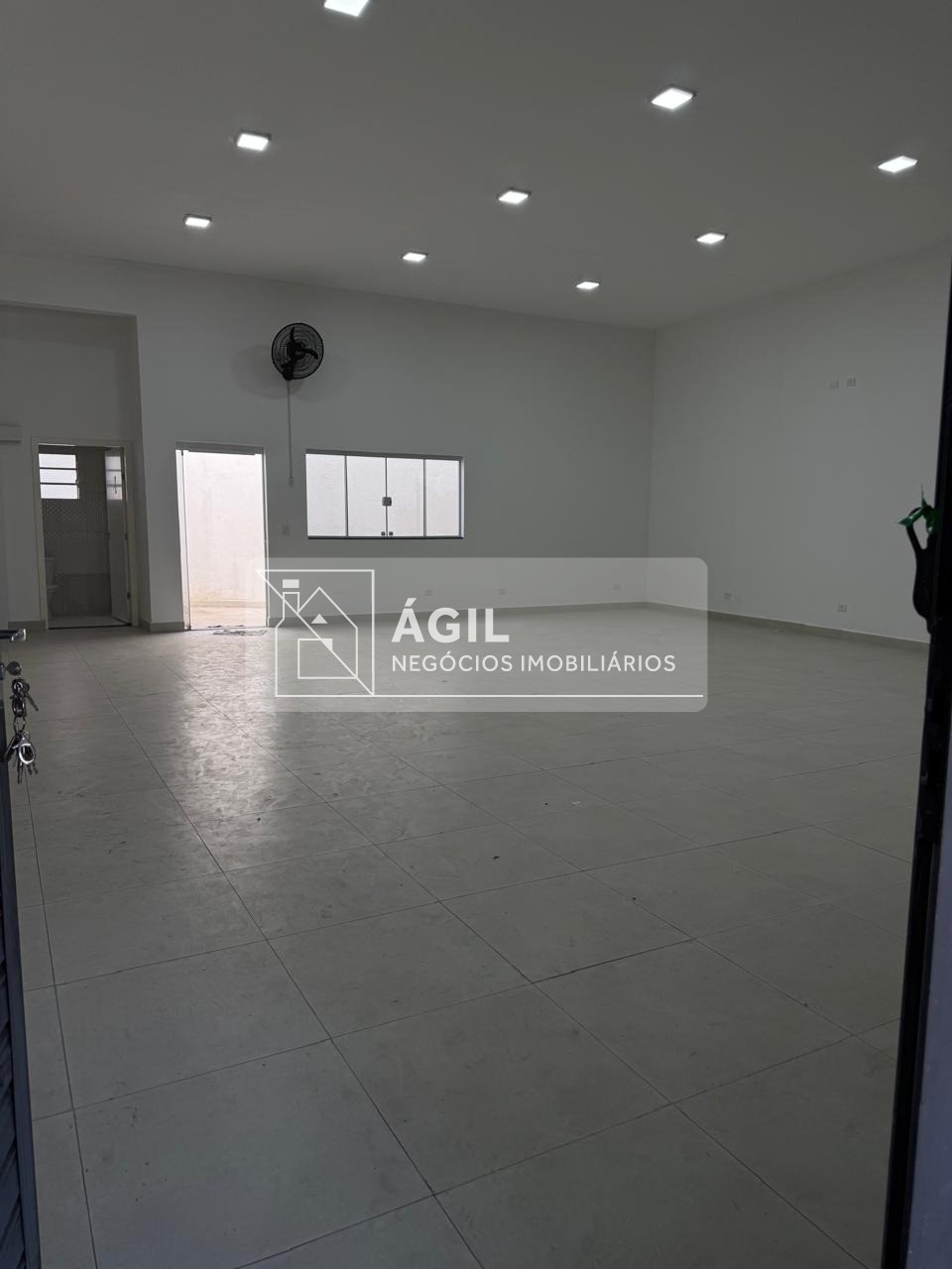 Aluga se - galpão- comercial - 105m² - campos de são jose - 