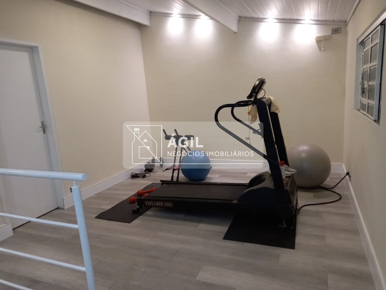 Vendo Sobrado com 5 dormitórios, 236 m² por R$ 945.000,00 - Jardim América - São José dos Campos/SP