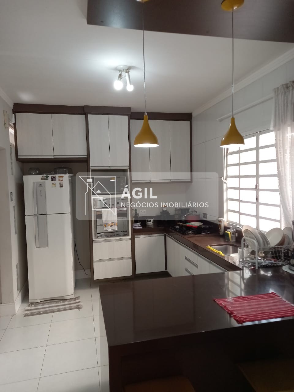 Vendo Sobrado com 5 dormitórios, 236 m² por R$ 945.000,00 - Jardim América - São José dos Campos/SP