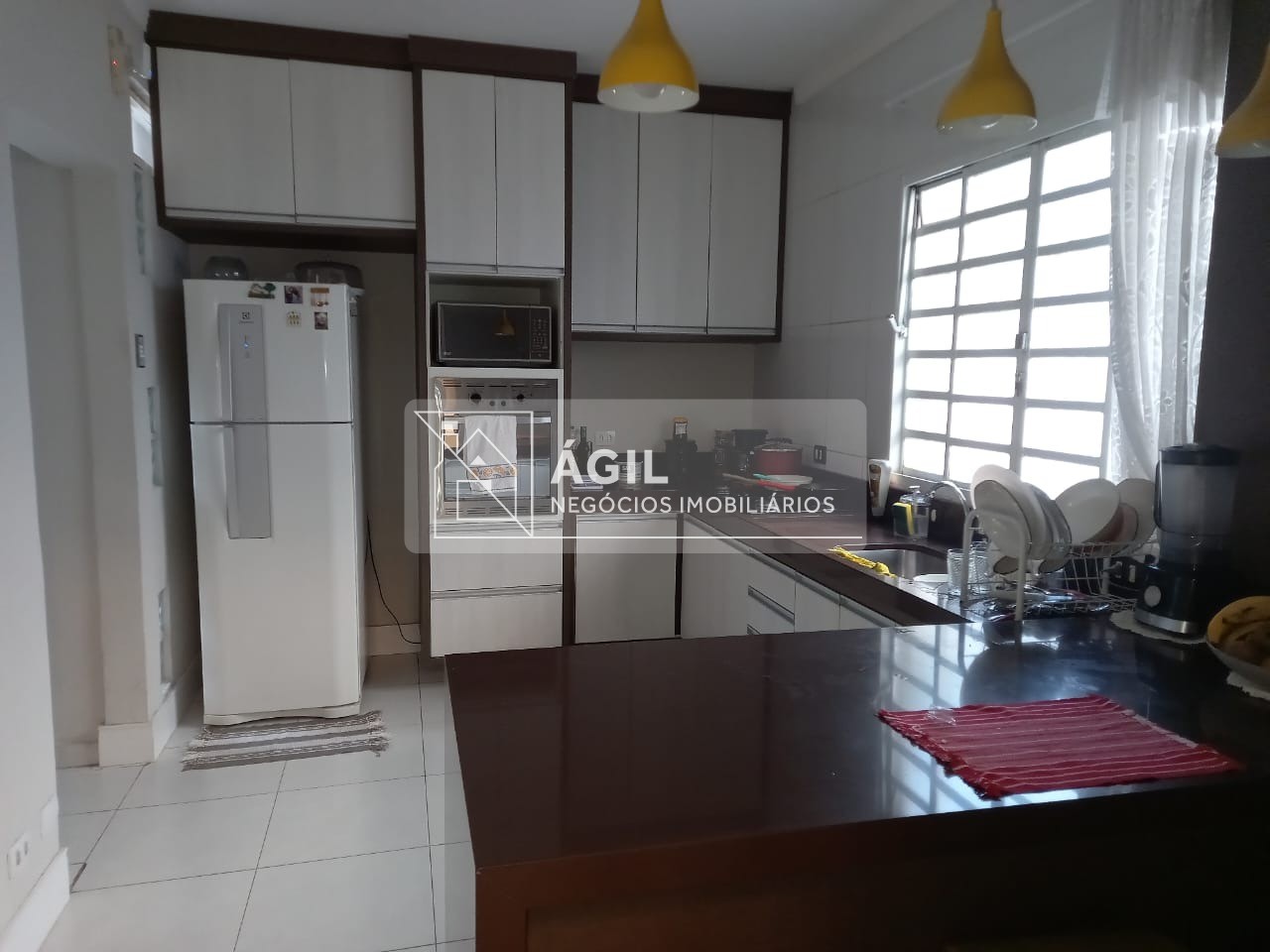 Vendo Sobrado com 5 dormitórios, 236 m² por R$ 945.000,00 - Jardim América - São José dos Campos/SP