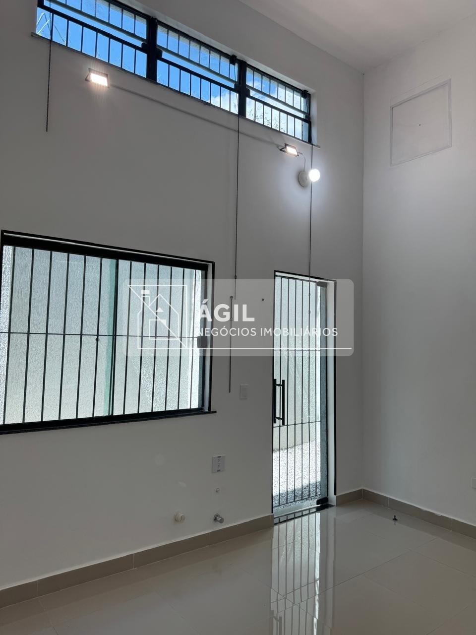 Aluga-se - Ponto Comercial - 100m² - Villa Branca - Jacareí