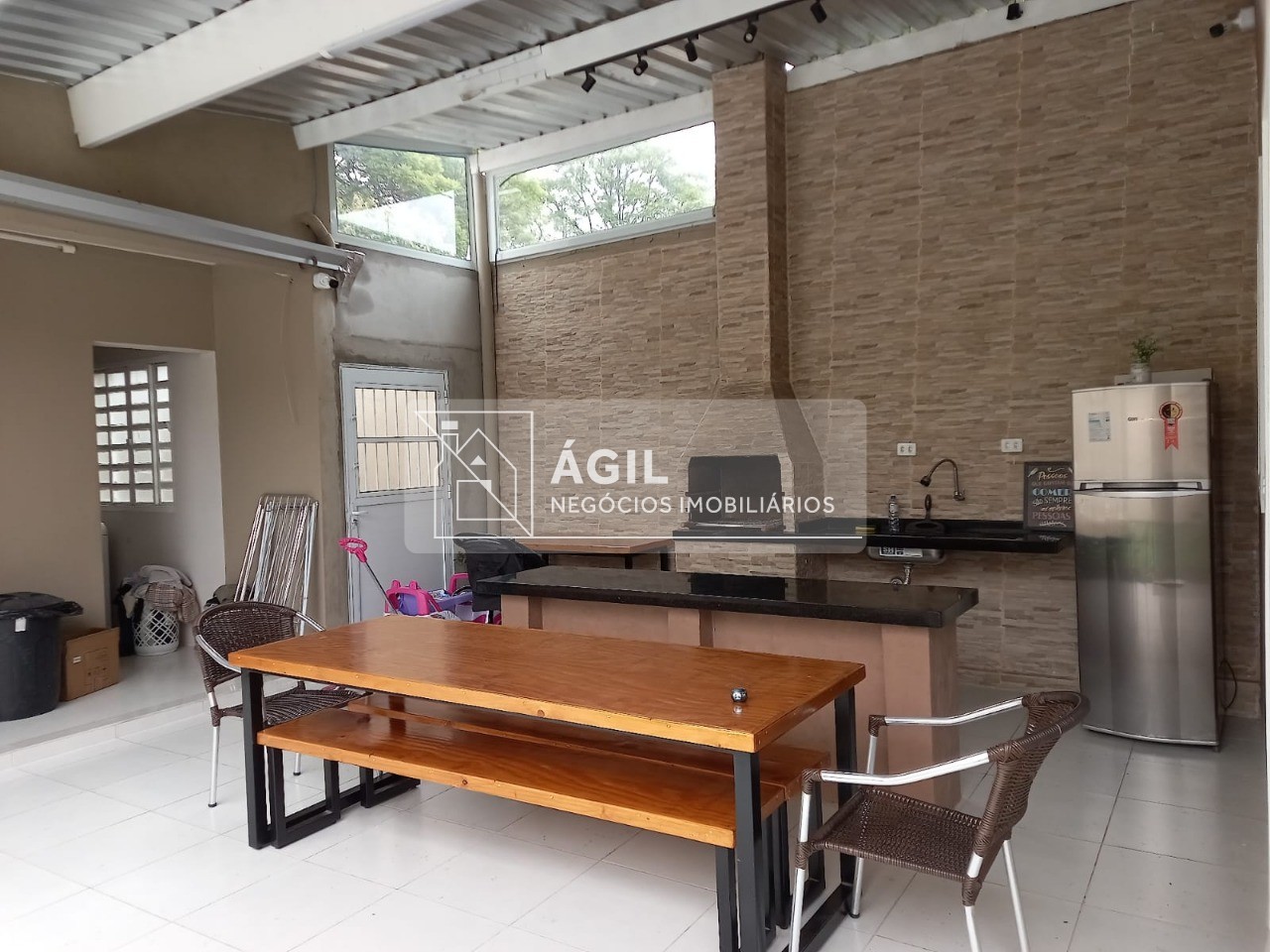 Vendo sobrado com 5 dormitórios, 236 m² por R$ 945.000,00 - 