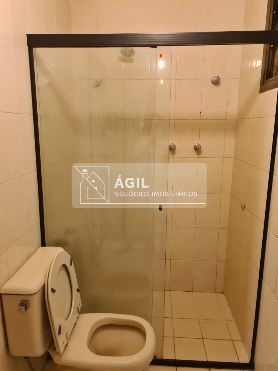 Aluguel - Apartamento - 160m² - Condomínio Edifício Por do Sol- Centro em São José dos Campos -160m² -Andar baixo -Varanda com vista livre para o ban