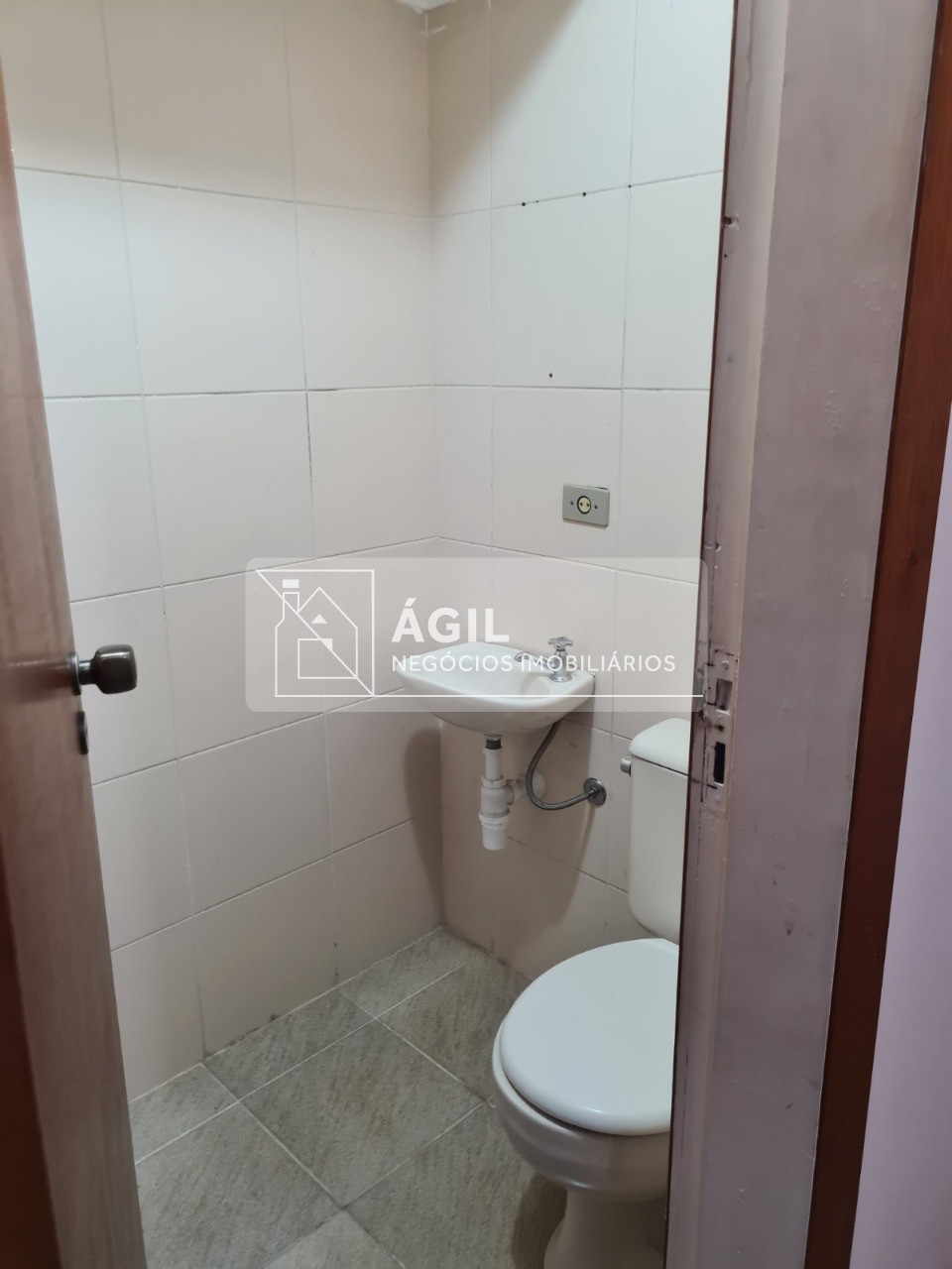 Aluguel - Apartamento - 160m² - Condomínio Edifício Por do Sol- Centro em São José dos Campos -160m² -Andar baixo -Varanda com vista livre para o ban