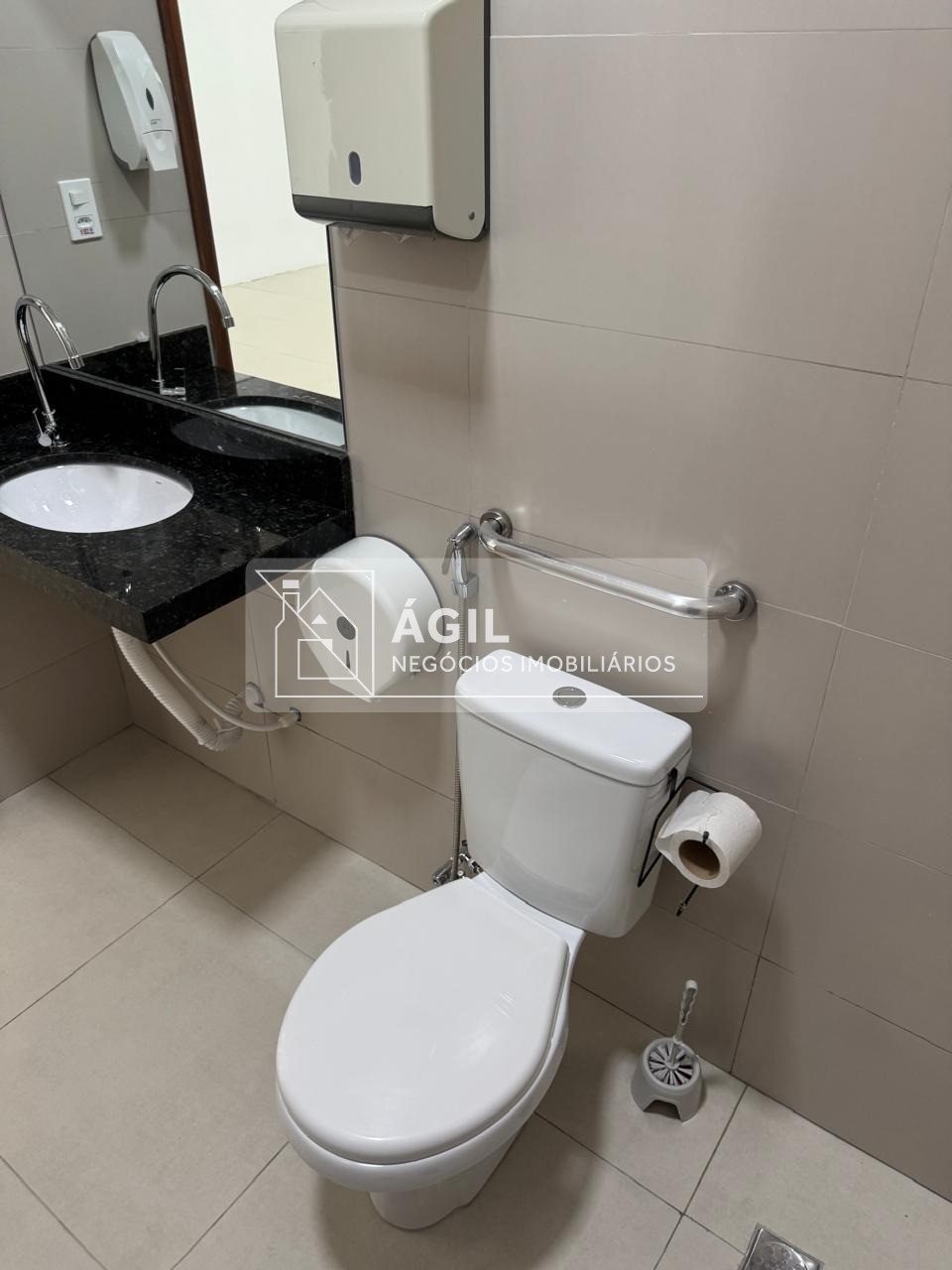 Aluga-se - Ponto Comercial - 100m² - Villa Branca - Jacareí