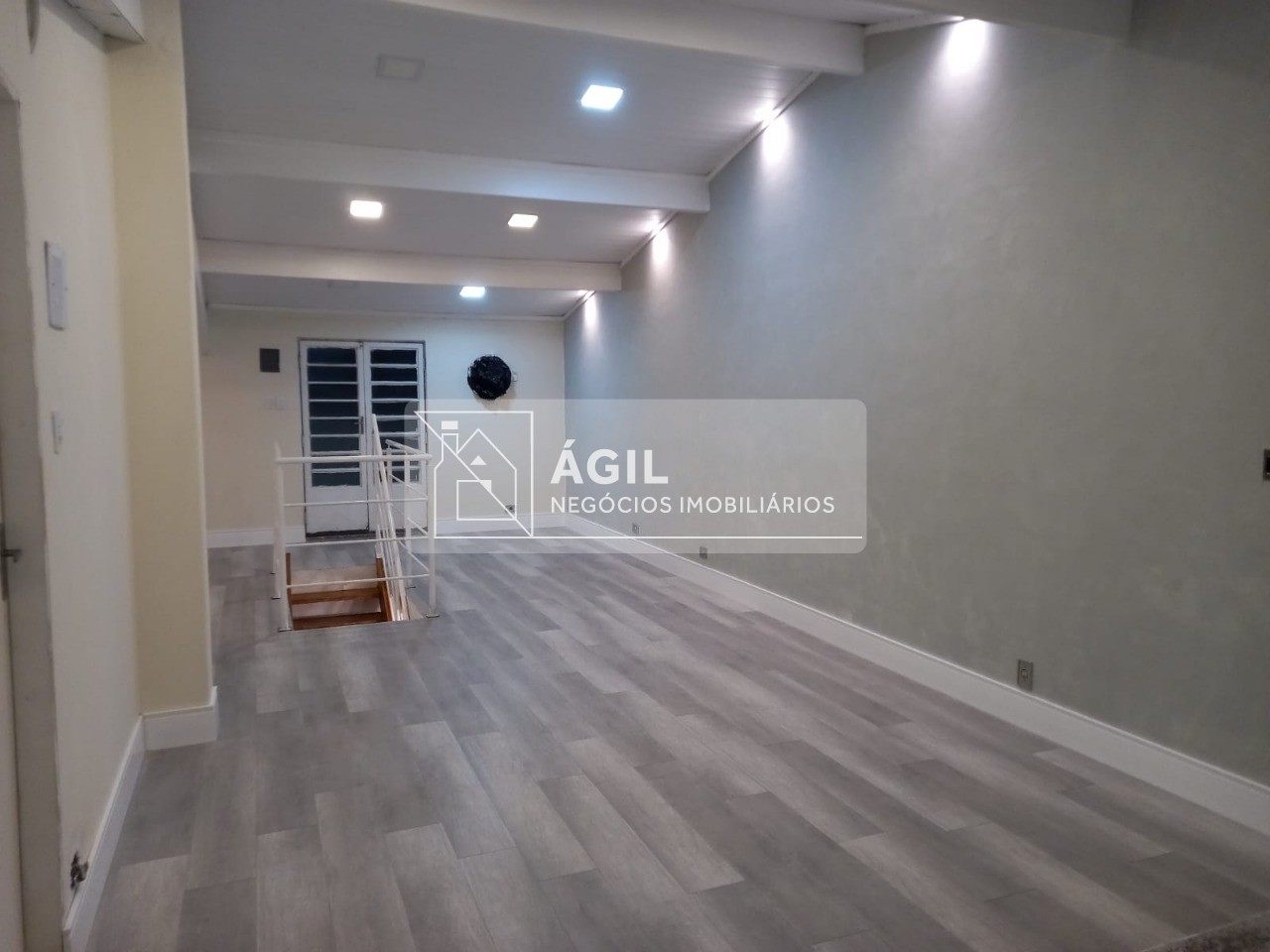 Vendo Sobrado com 5 dormitórios, 236 m² por R$ 945.000,00 - Jardim América - São José dos Campos/SP