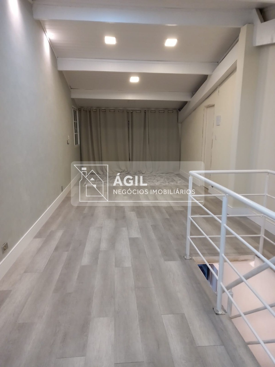 Vendo Sobrado com 5 dormitórios, 236 m² por R$ 945.000,00 - Jardim América - São José dos Campos/SP
