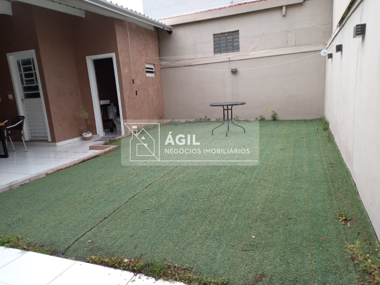 Vendo sobrado com 5 dormitórios, 236 m² por R$ 945.000,00 - 