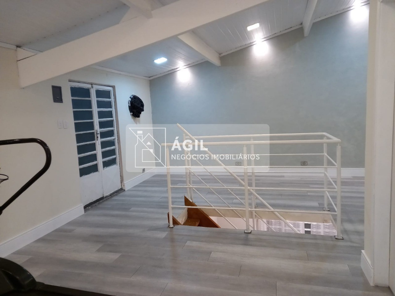 Vendo Sobrado com 5 dormitórios, 236 m² por R$ 945.000,00 - Jardim América - São José dos Campos/SP
