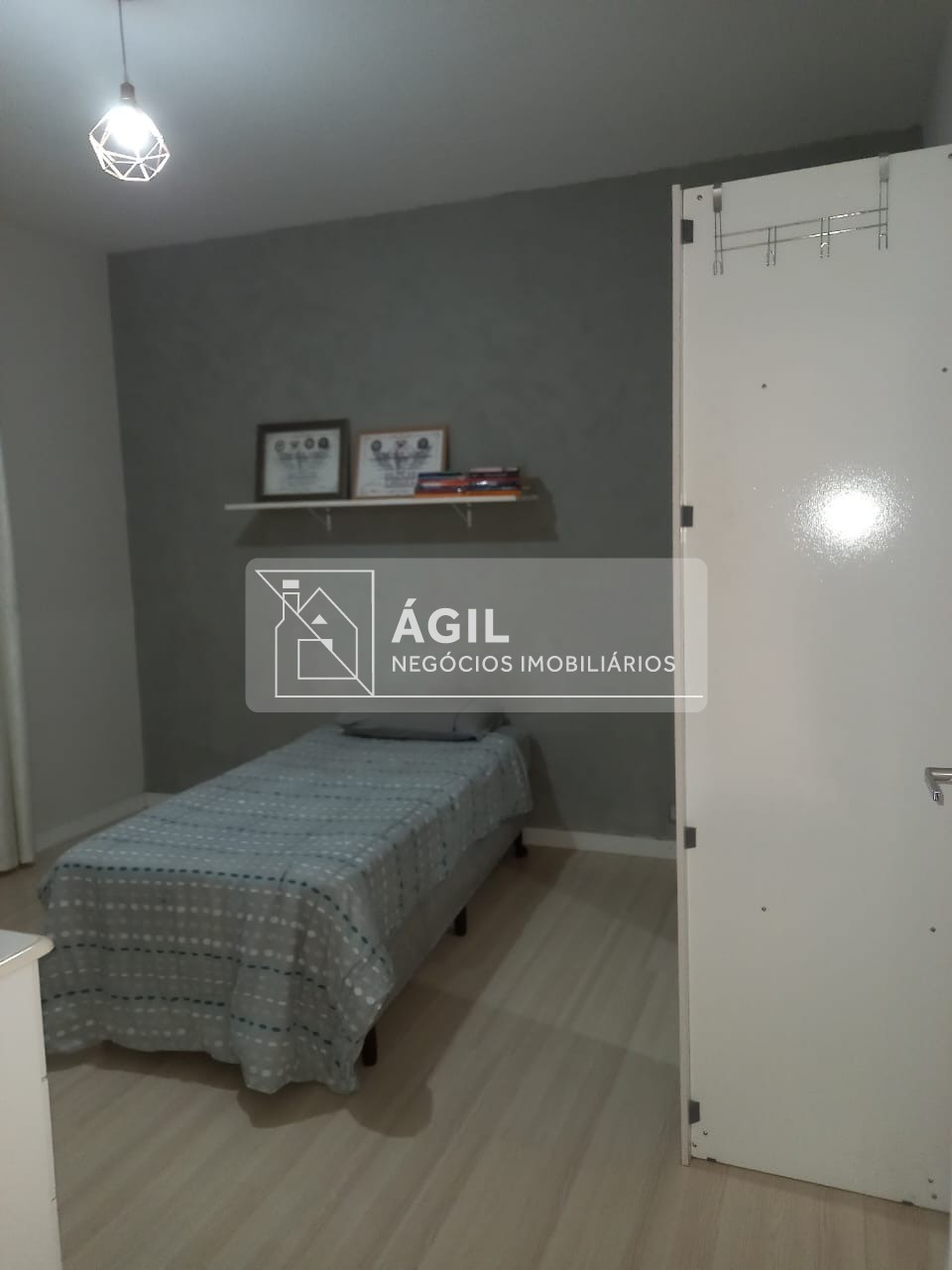 Vendo Sobrado com 5 dormitórios, 236 m² por R$ 945.000,00 - Jardim América - São José dos Campos/SP