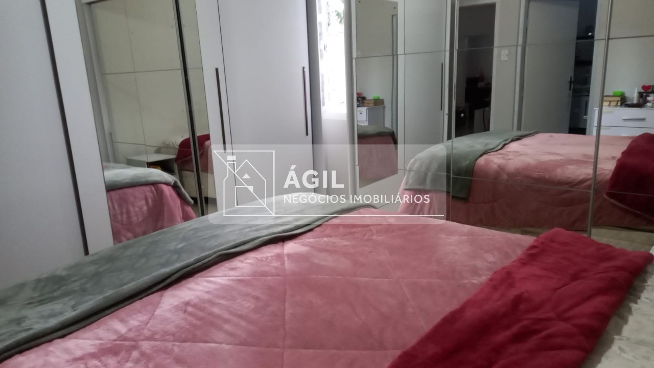 Vendo sobrado com 5 dormitórios, 236 m² por R$ 945.000,00 - 