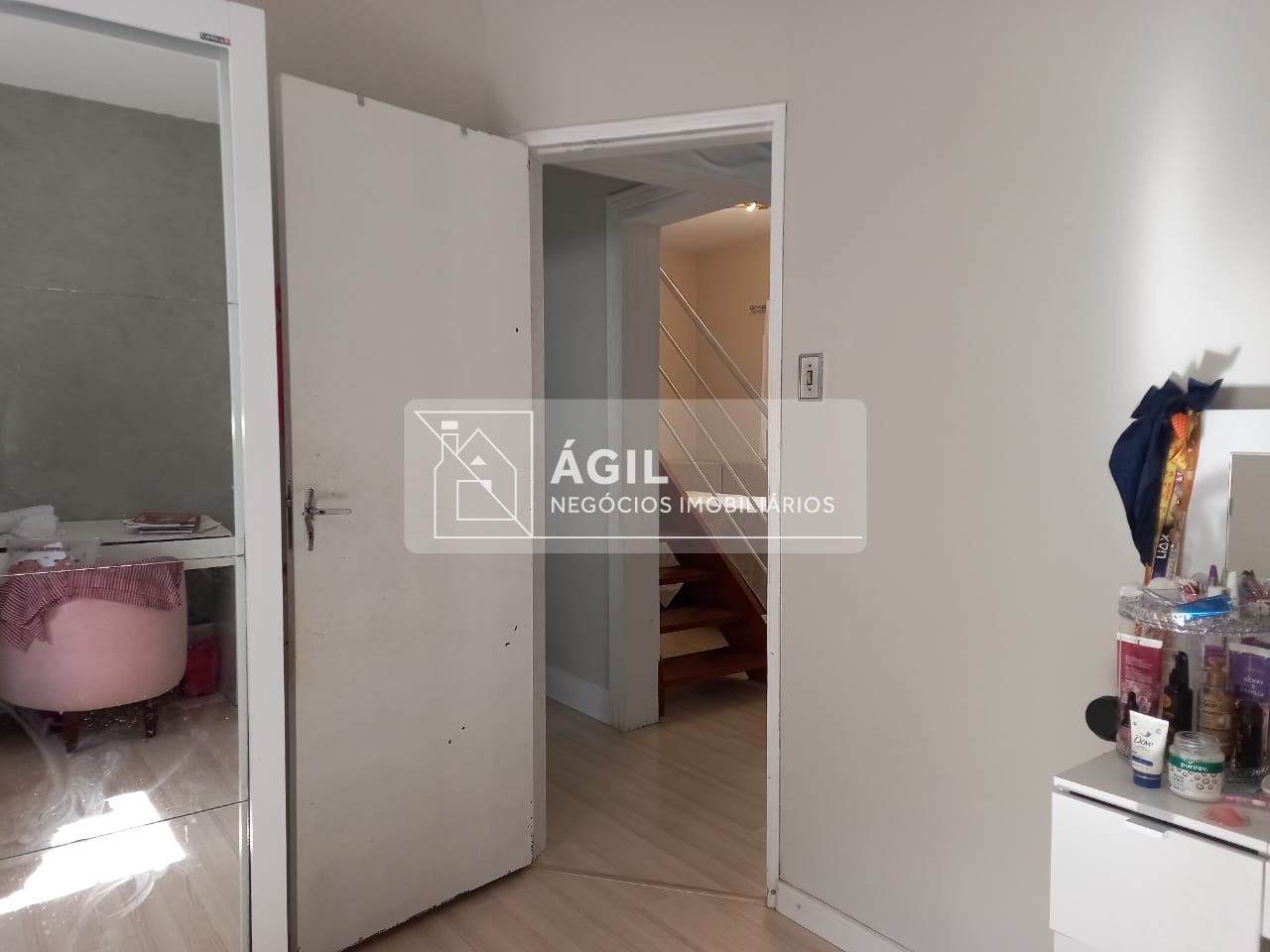 Vendo sobrado com 5 dormitórios, 236 m² por R$ 945.000,00 - 
