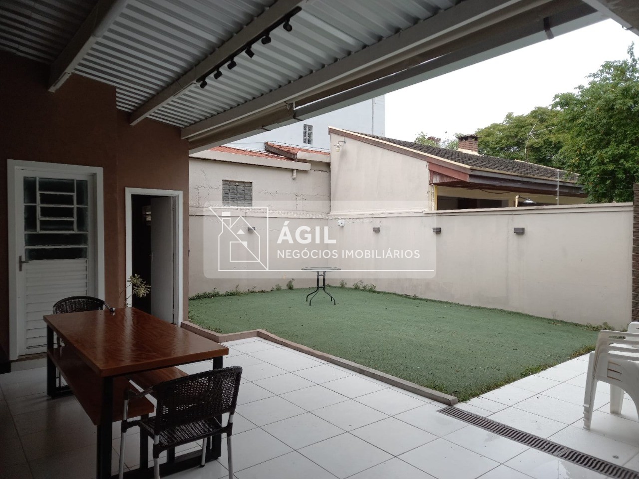 Vendo sobrado com 5 dormitórios, 236 m² por R$ 945.000,00 - 