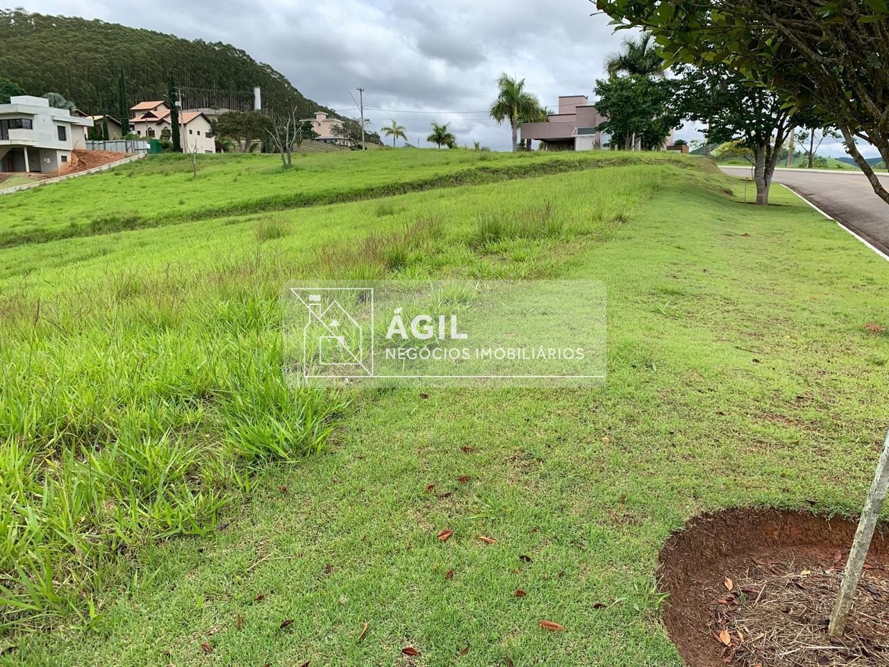 Vendo terreno no condominio village paraibuna 1019 m2