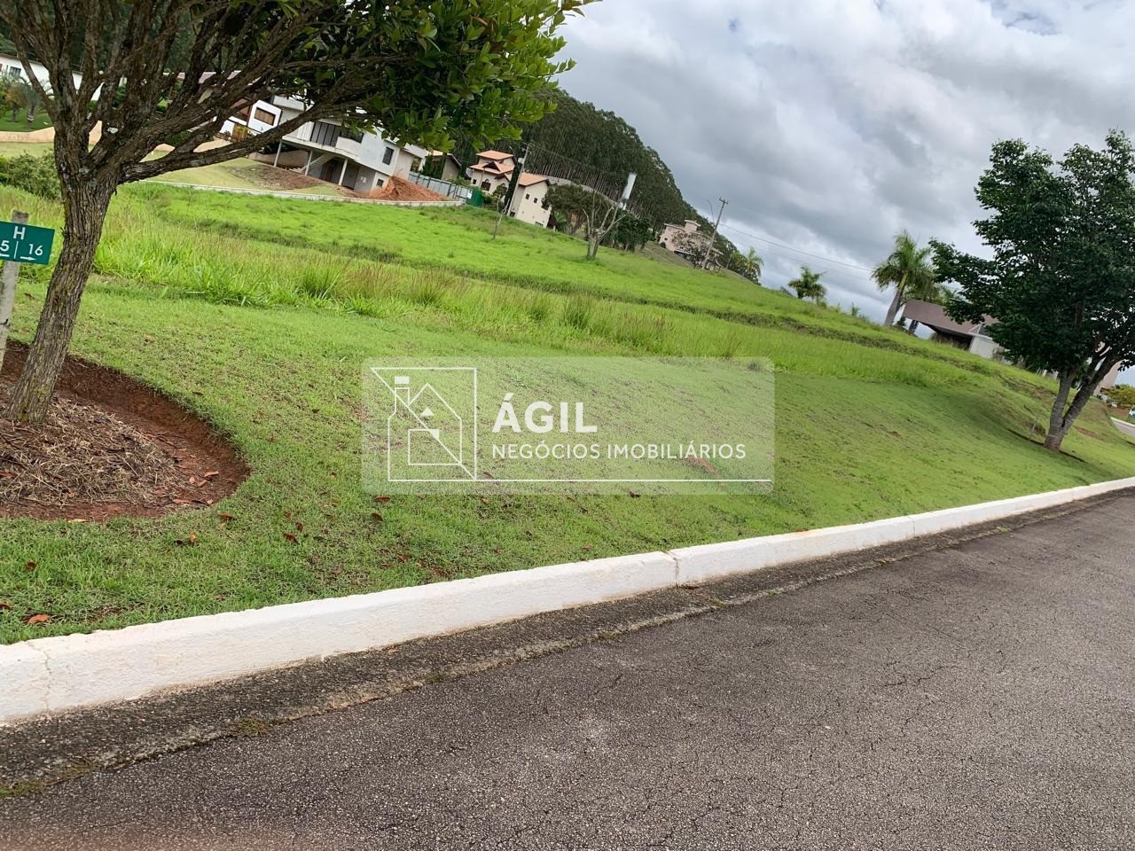 Vendo terreno no condominio village paraibuna 1019 m2