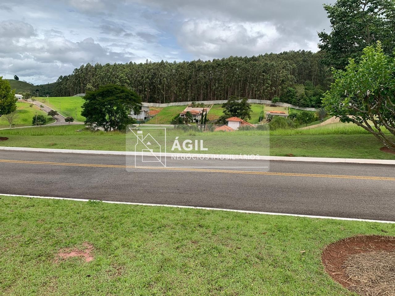 Vendo terreno no condominio village paraibuna 1019 m2
