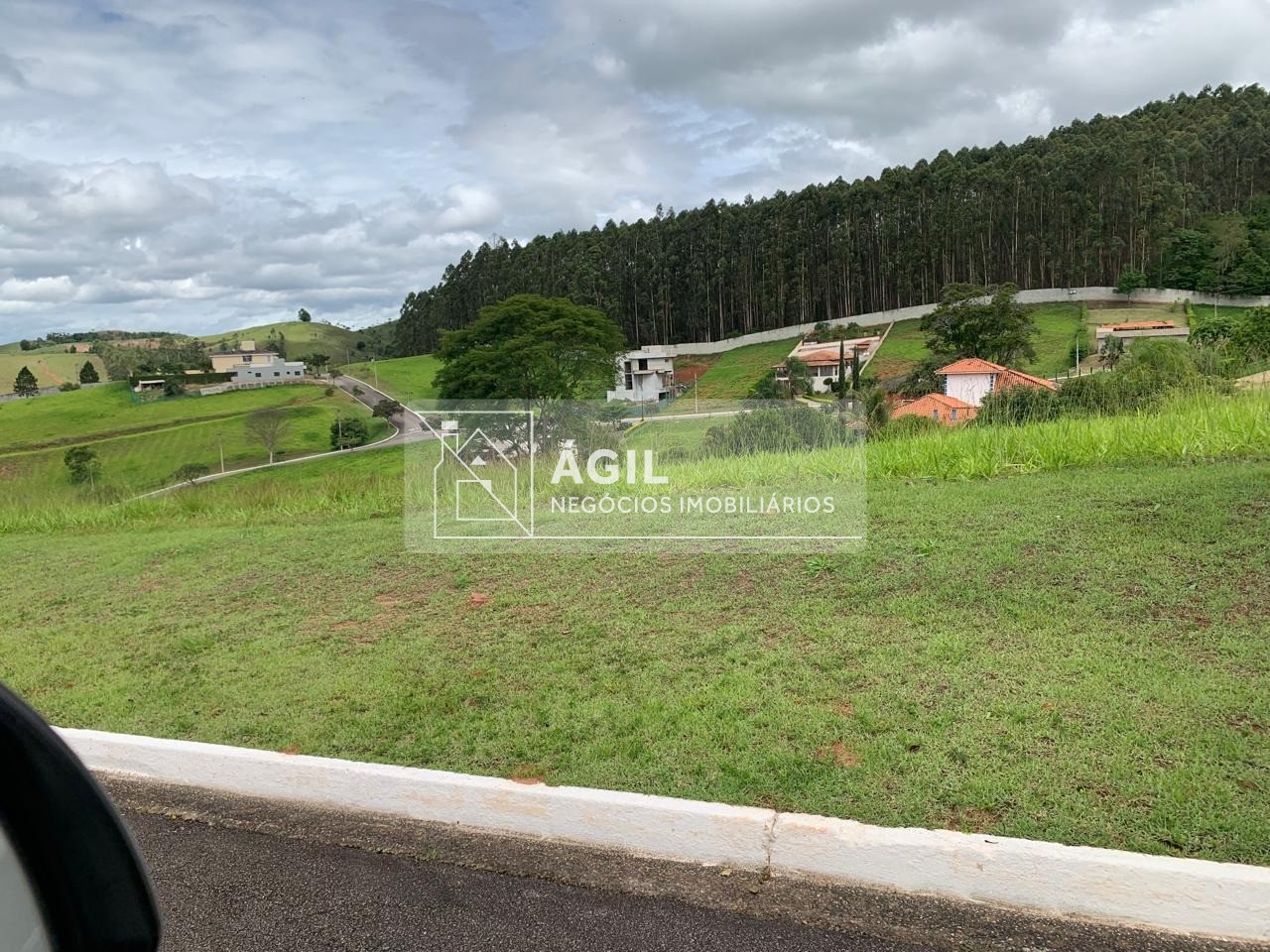 Vendo terreno no condominio village paraibuna 1019 m2