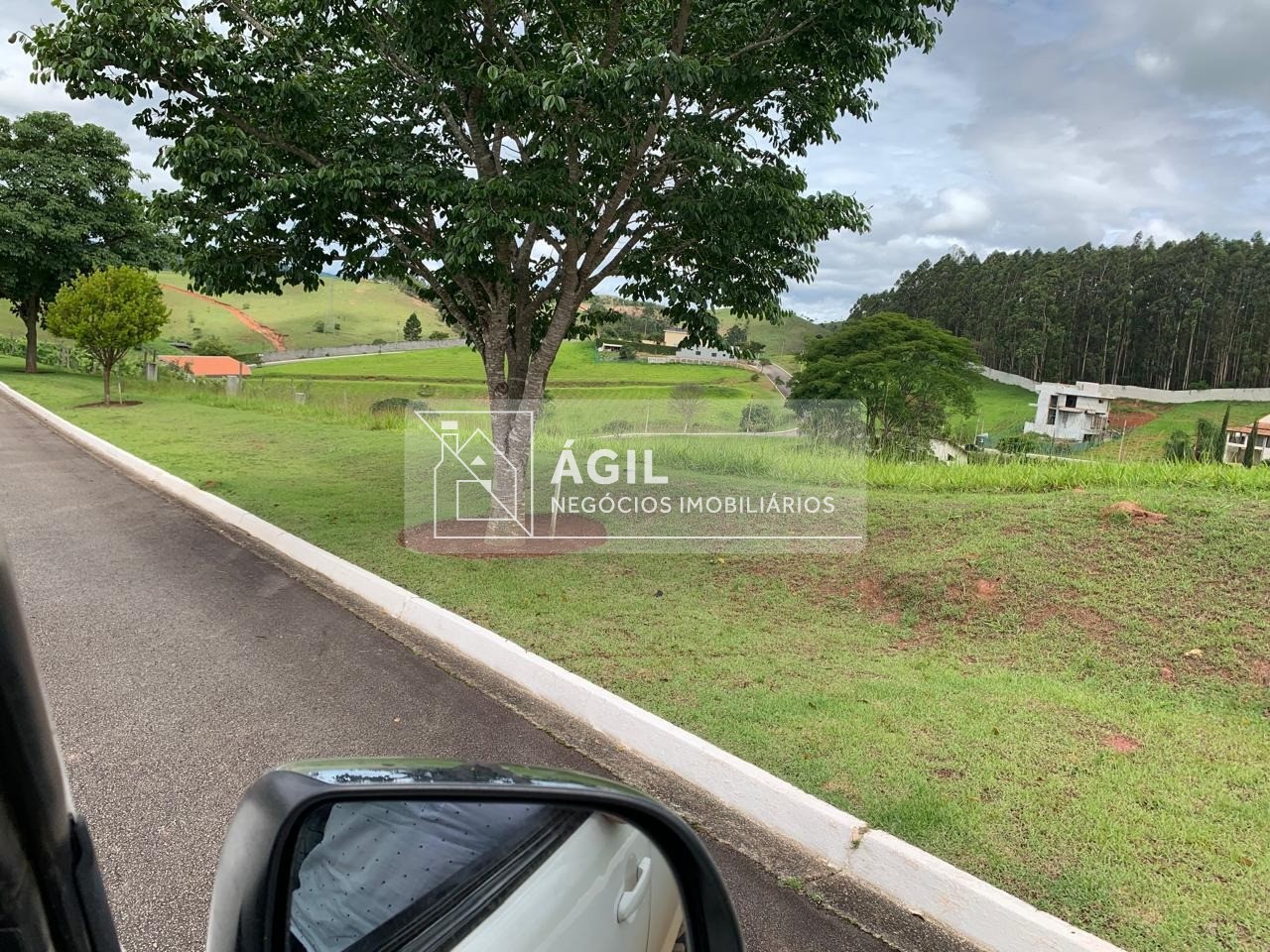 Vendo terreno no condominio village paraibuna 1019 m2