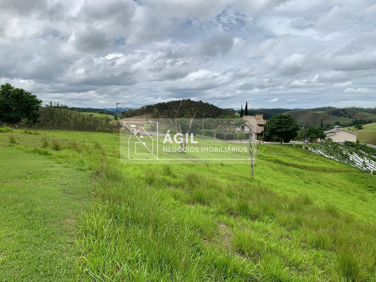 Vendo terreno no condominio village paraibuna 1019 m2