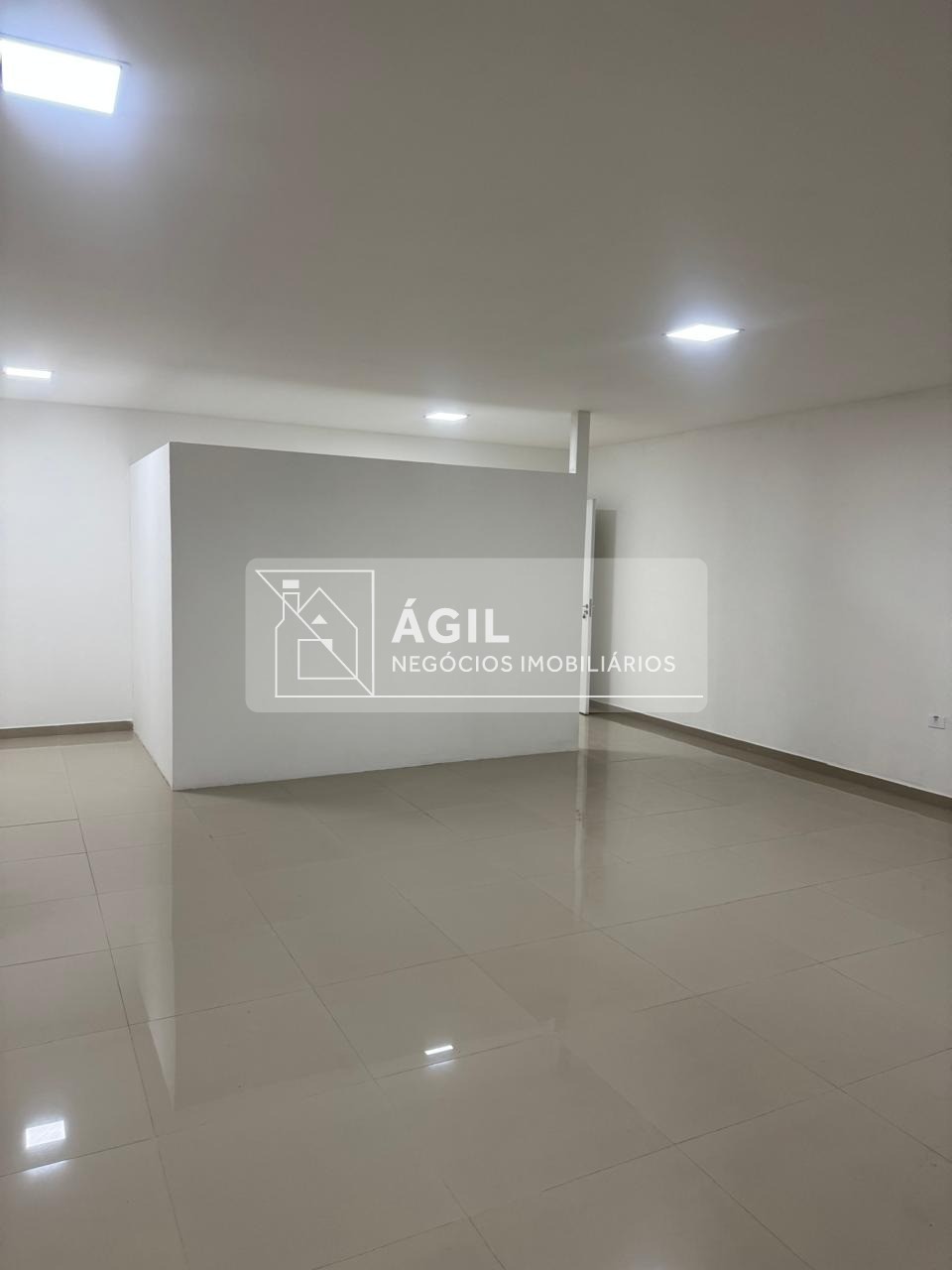 Alugo Sala Comercial 65 m2 - Villa Branca - Jacareí