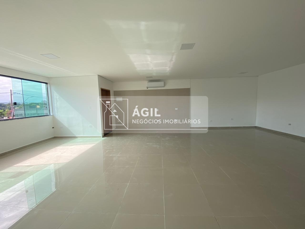 Alugo Sala Comercial 65 m2 - Villa Branca - Jacareí