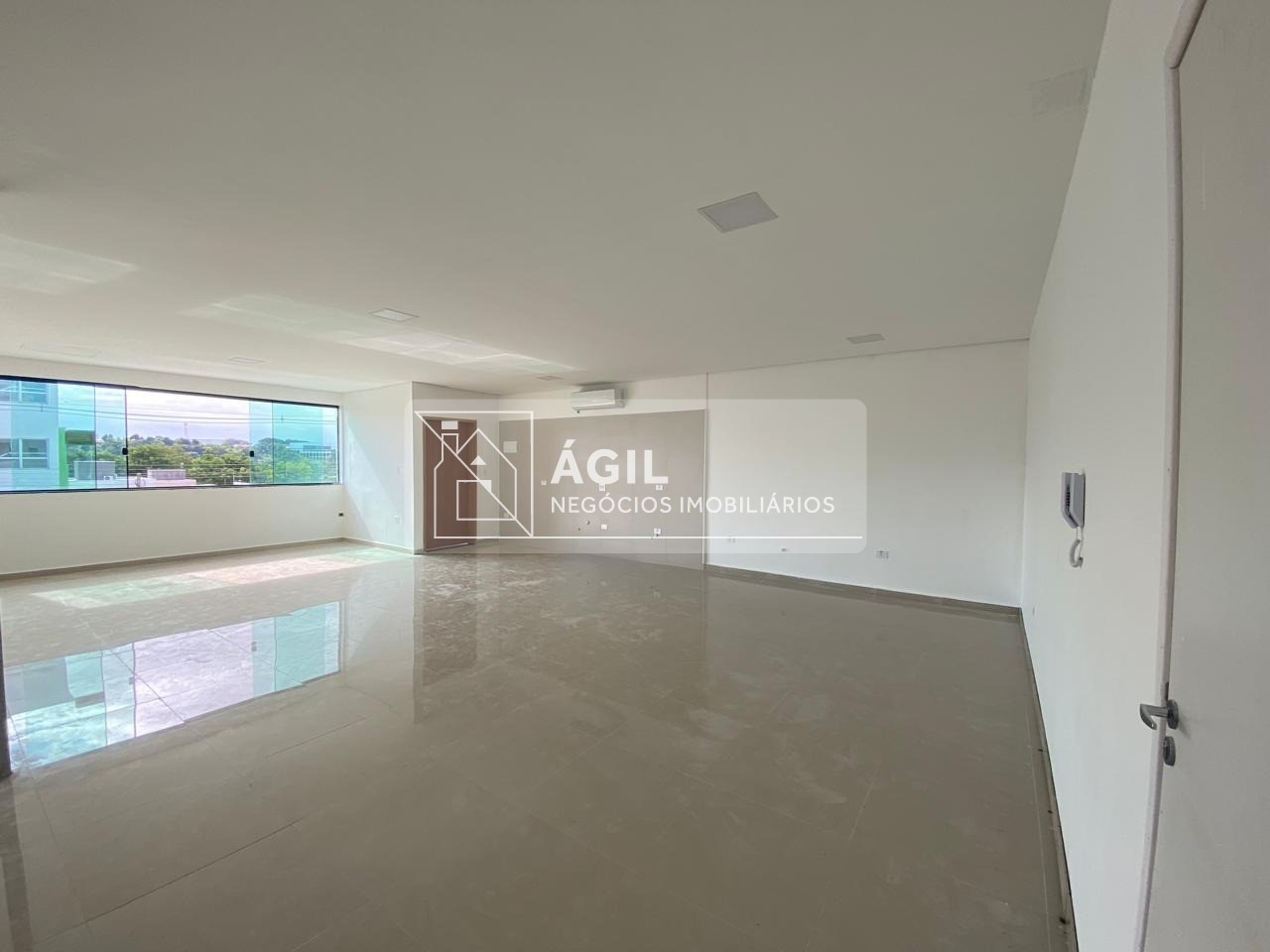 Alugo Sala Comercial 65 m2 - Villa Branca - Jacareí