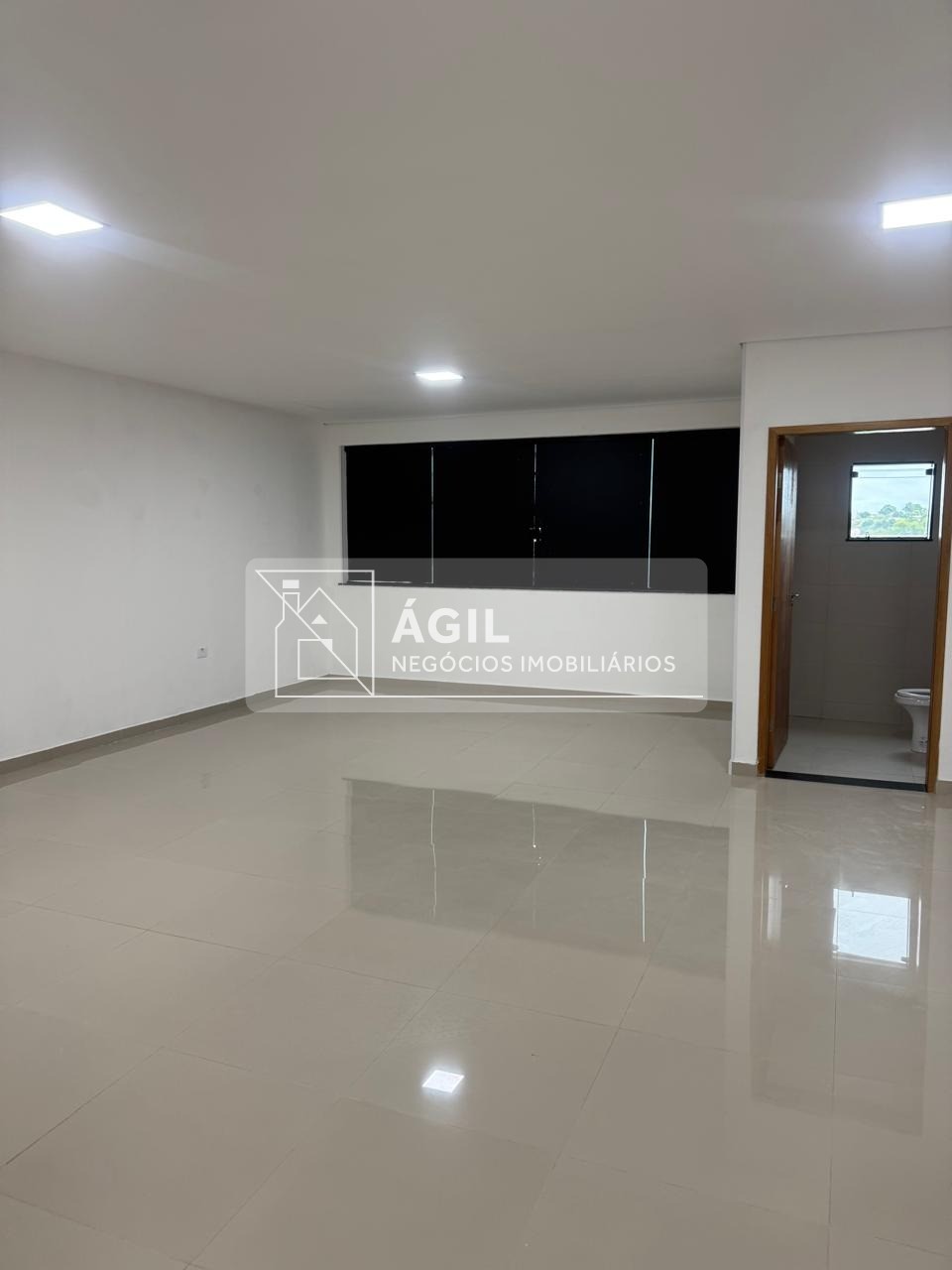 Alugo Sala Comercial 65 m2 - Villa Branca - Jacareí