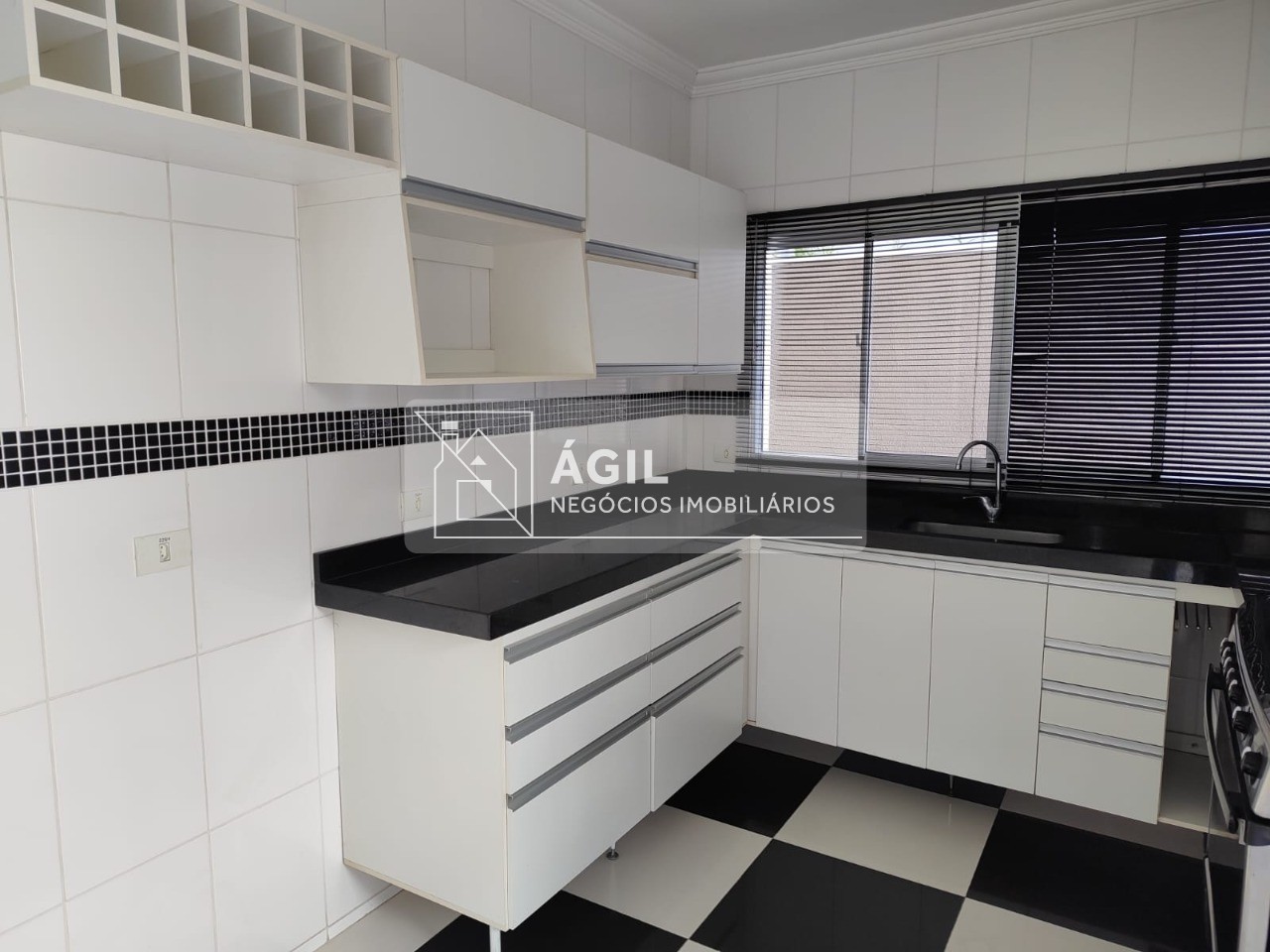 Aluga-se Casa em Condomínio - Villa Branca - Condomínio Quintas do Villa Branca - 4 Dormitórios
