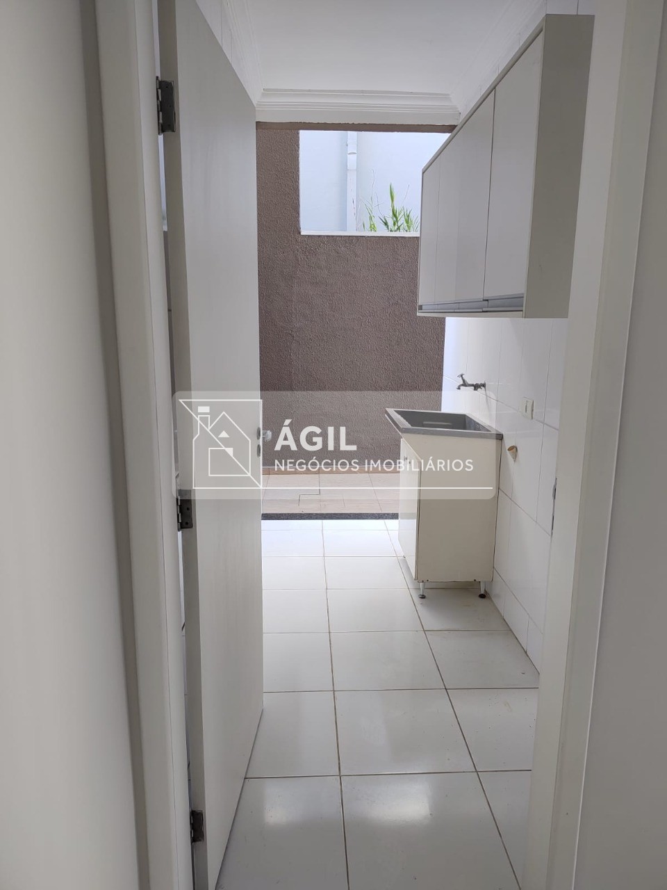 Aluga-se Casa em Condomínio - Villa Branca - Condomínio Quintas do Villa Branca - 4 Dormitórios