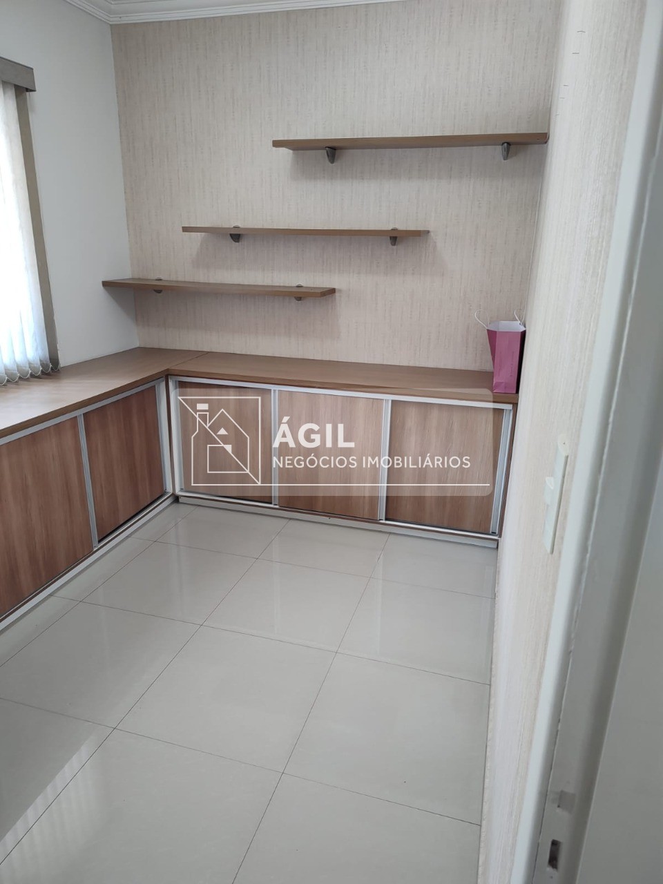 Aluga-se Casa em Condomínio - Villa Branca - Condomínio Quintas do Villa Branca - 4 Dormitórios