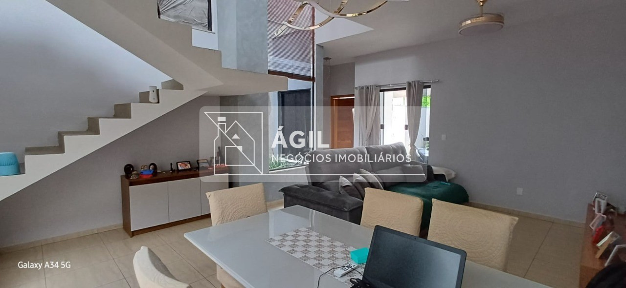 Casa Sobrado Vista Alegre - Taubaté-SP 3 Quartos, 1 Suíte, 3 Banheiros, 3 Vagas Área 110m² ÁGIL NEGÓCIOS IMOBILIÁRIOS
