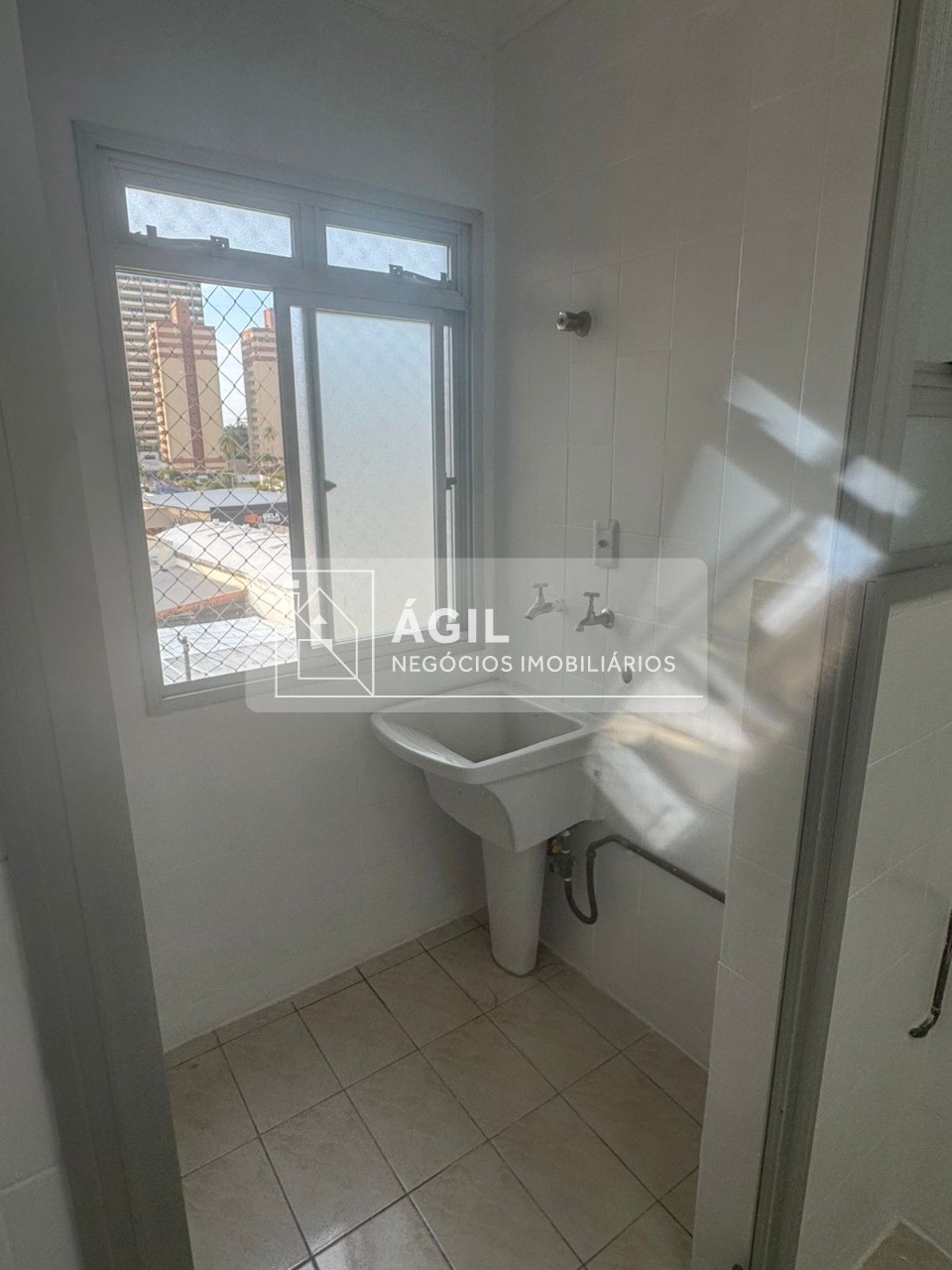 Aluga-se Apartamento no Edifício Inconfidência - Jardim São Dimas, São José dos Campos - 3 Quartos, 70m², Ótima Localização!