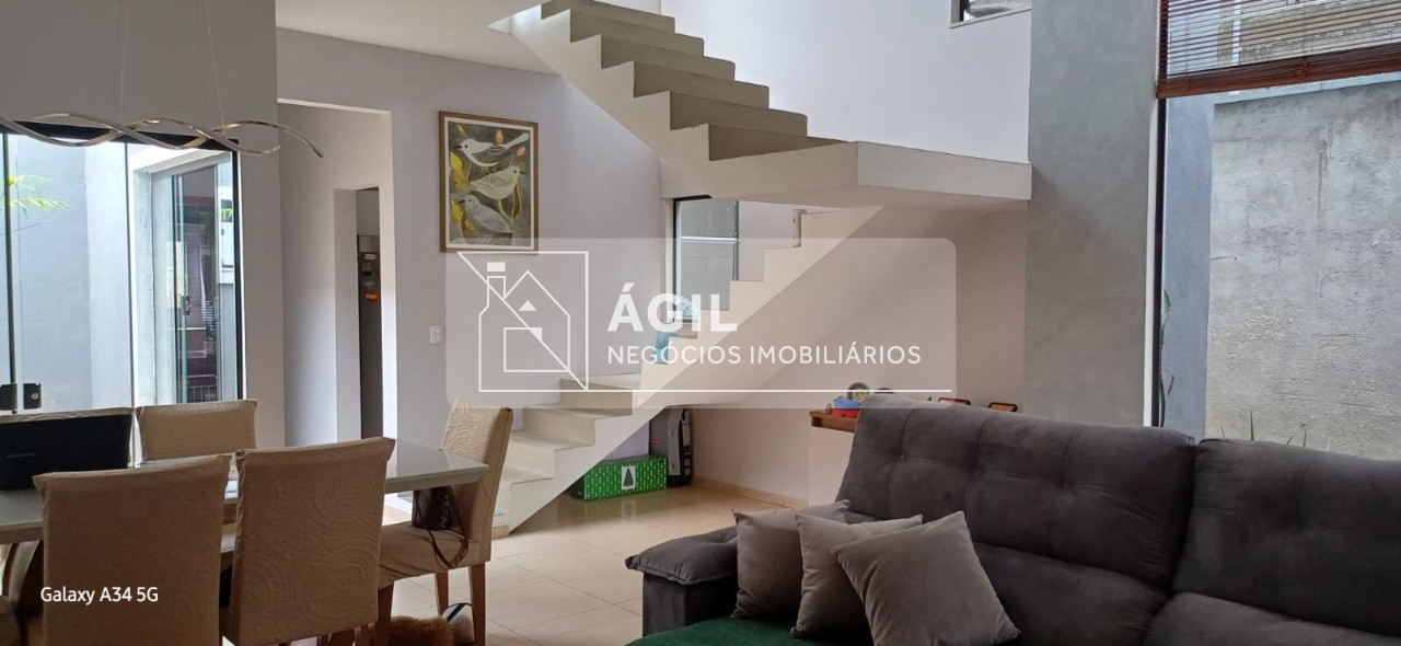 Casa Sobrado Vista Alegre - Taubaté-SP 3 Quartos, 1 Suíte, 3 Banheiros, 3 Vagas Área 110m² ÁGIL NEGÓCIOS IMOBILIÁRIOS