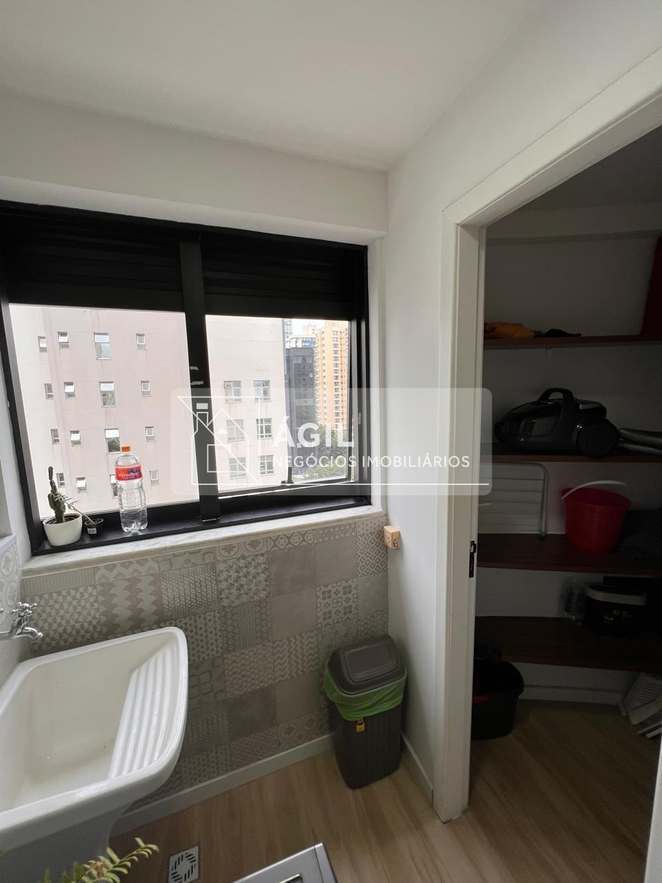 Apartamento à venda no Parque Residencial Aquarius, São José dos Campos - SP: 1 quarto, 1 suíte, 2 salas, 2 banheiros, 1 vaga - Imperdível!