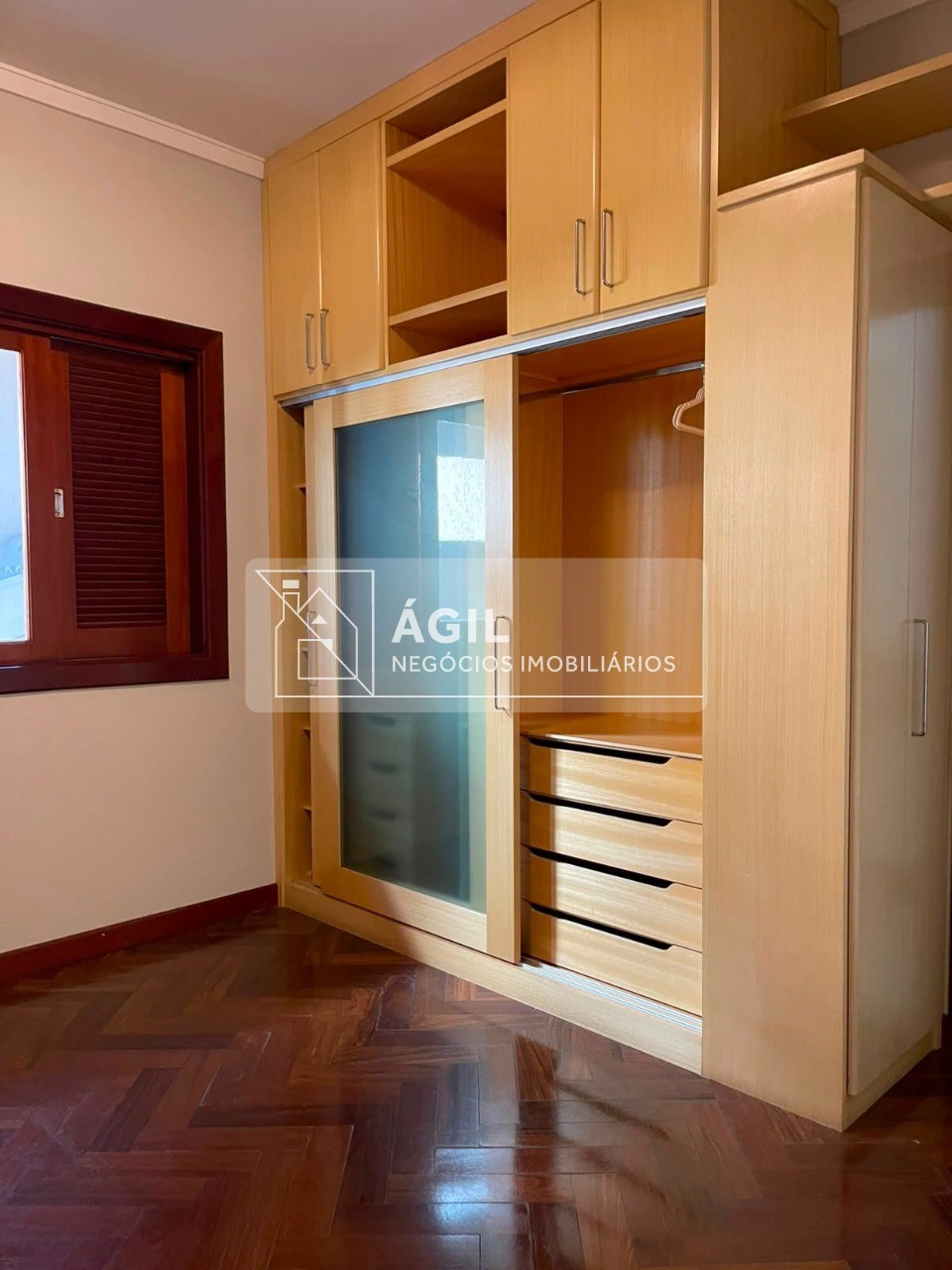 Alugo sobrado com 4 suites e piscina - sunset park aquarius - são josé dos campos