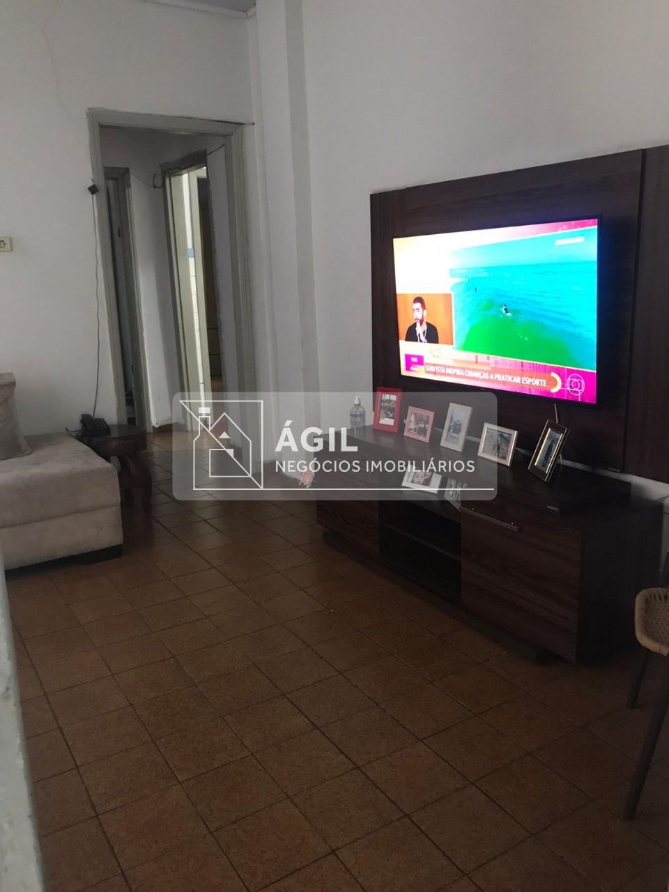 Alugo casa térrea 174 m2 de área construída - 3 dormitórios 