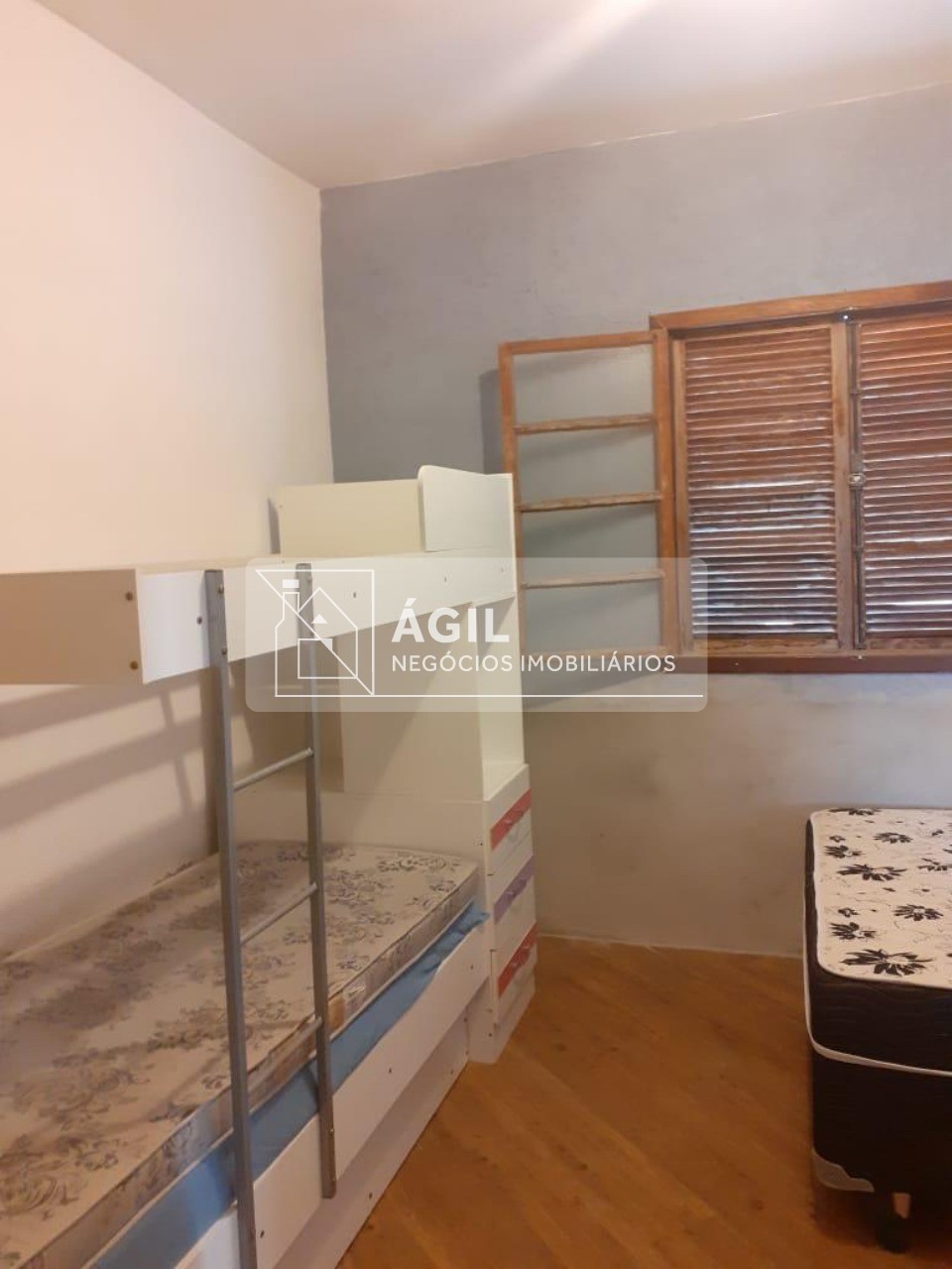 Vendo Chácara 1000m2 - 3 dormitórios - Chácaras Santa Maria - Jacareí