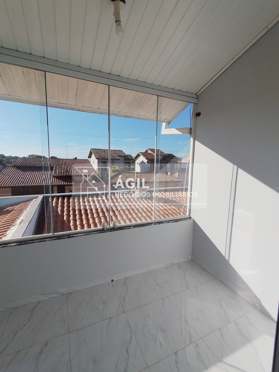 Sobrado pra locação com 3 dormitórios no bairro Jardim Santa Maria Jacareí/SP.