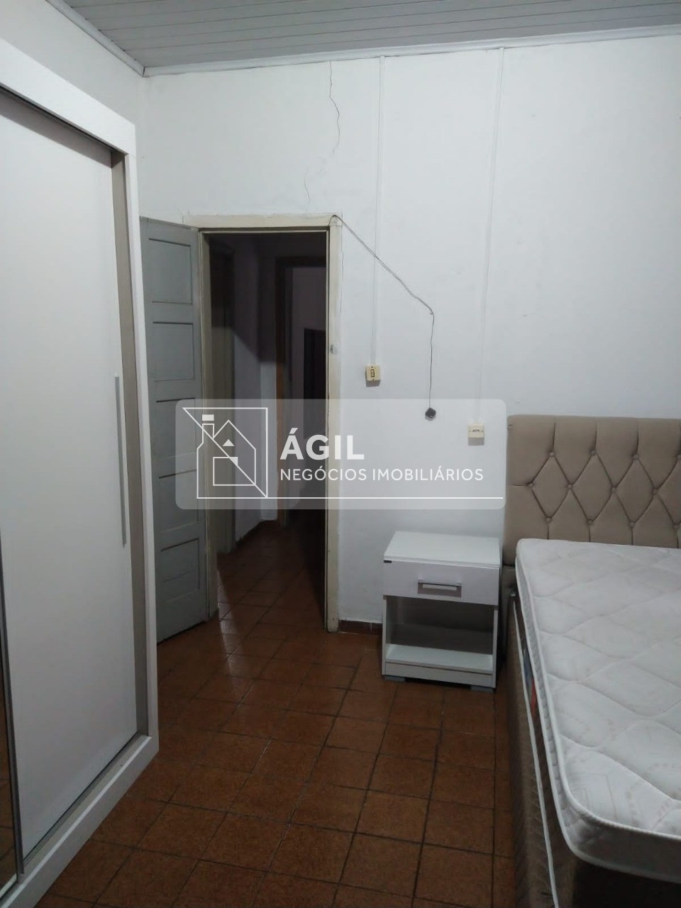 Alugo casa térrea 174 m2 de área construída - 3 dormitórios 