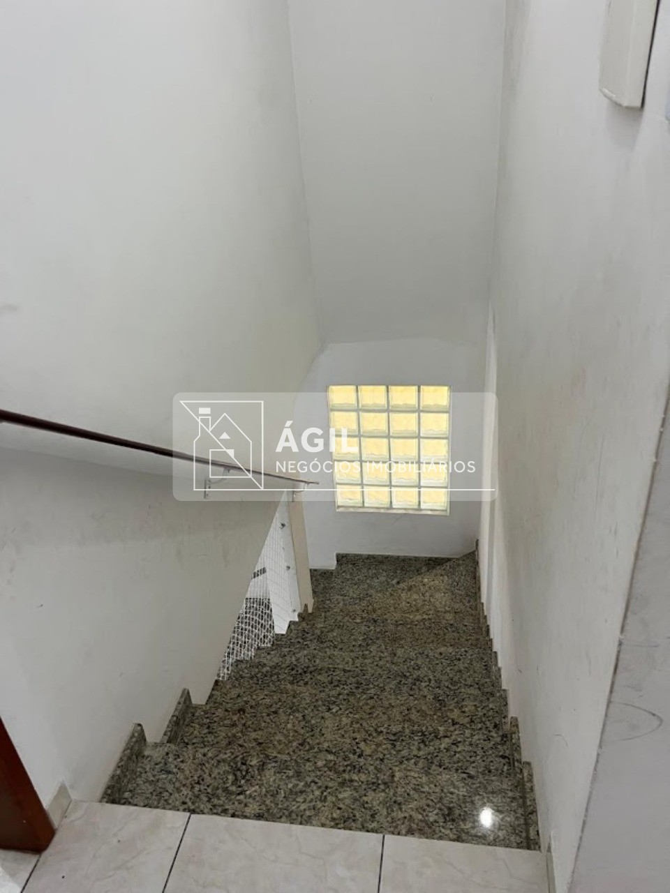 Vendo ou alugo sobrado 350 m2 - 3 dormitórios- bosque dos ip