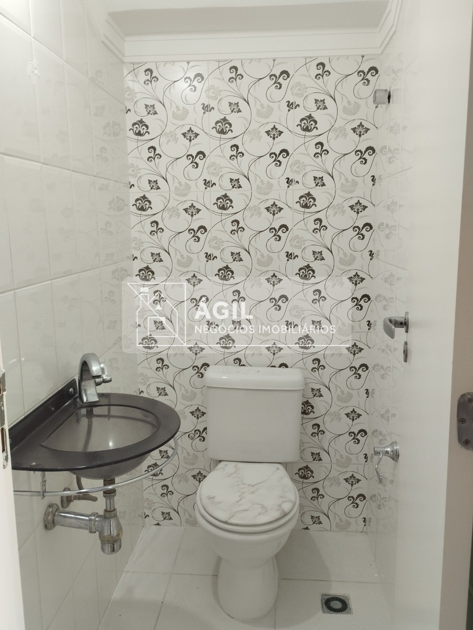 Vende-se casa no condomínio home & club- villa branca, jacar