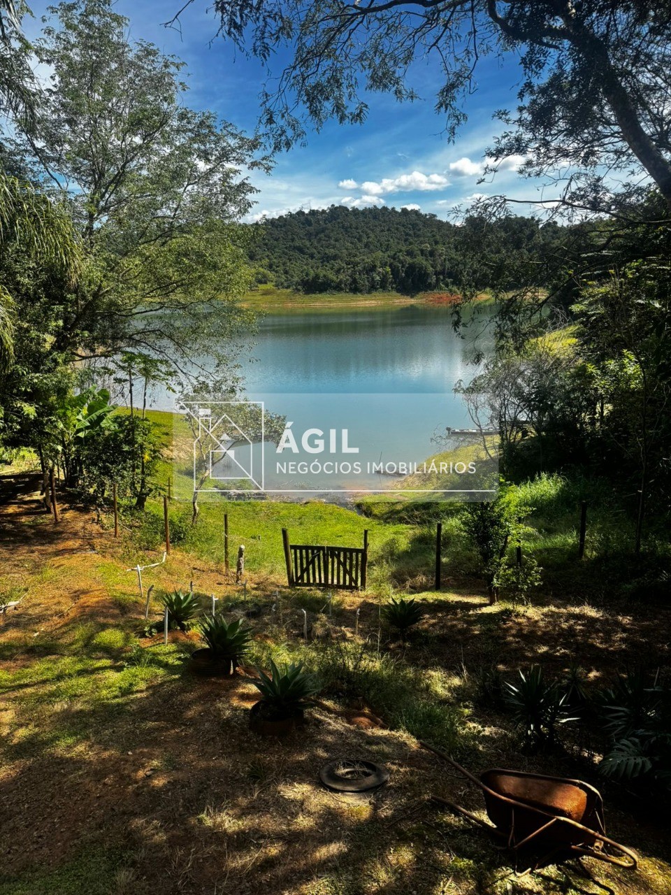 Vendo chácara em santa branca pé na água - 2 dormitórios - u