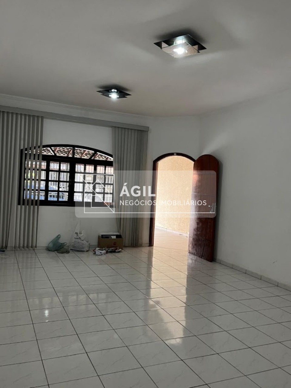 Vendo ou alugo sobrado 350 m2 - 3 dormitórios- bosque dos ip