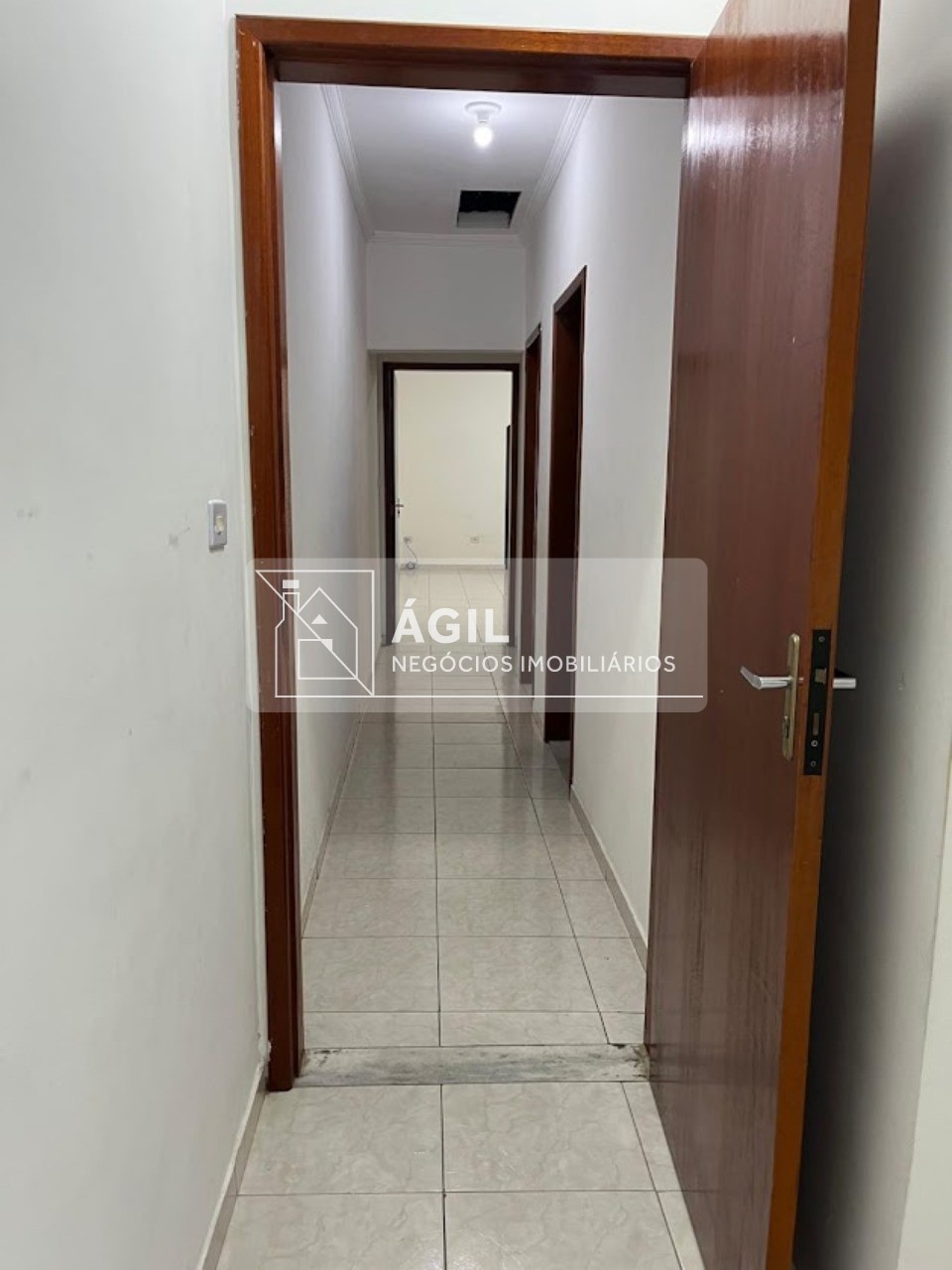 Vendo ou alugo sobrado 350 m2 - 3 dormitórios- bosque dos ip