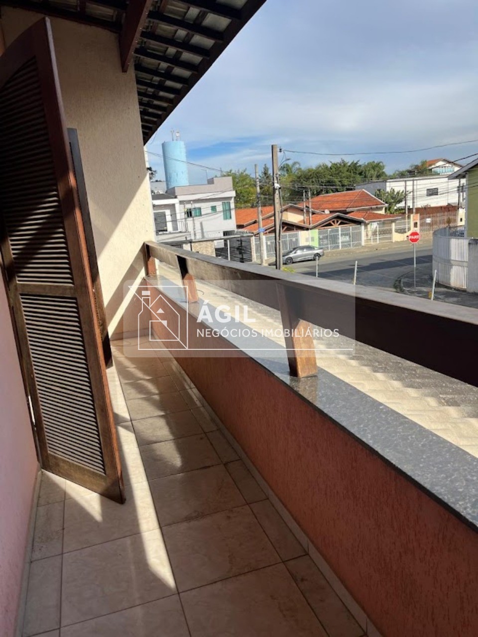 Vendo ou Alugo Sobrado 350 m2 - 3 dormitórios- Bosque dos Ipês - São José dos Campos